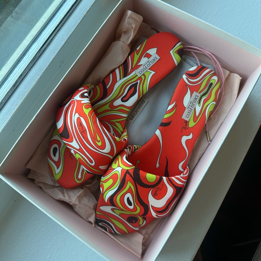 Bnwt pucci mules slides / sandals size 39